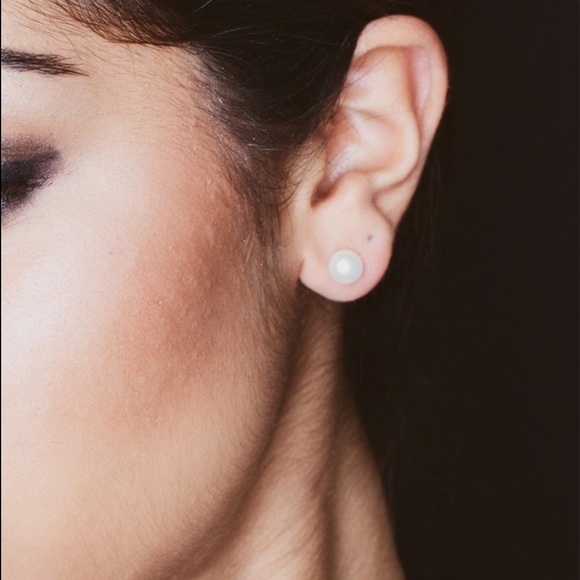 Essential 7mm Cultured Pearl Stud Earrings - Picture 5 of 5